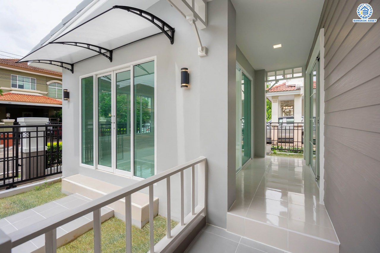 บ้านมือสองตกแต่งใหม่ แบรนด์ LH ม.มัณฑนา ราชพฤกษ์ เนื้อที่ 57.4 ตร.ว. ฟังก์ชัน 3 ห้องนอน 2 ห้องน้ำ จอดรถได้ 2 คัน พร้อมห้องอเนกประสงค์ 1 ห้อง สามารถปรับเปลี่ยนเป็นห้องทำงาน หรือห้องนอนได้ตามความต้องการ Facilities ตอบโจทย์ทุกกิจกรรม! บนทำเลใกล้วงเวียนพระราม5 เซ็นทรัลเวสต์เกต และรถไฟฟ้า "สถานีบางรักน้อยท่าอิฐ"